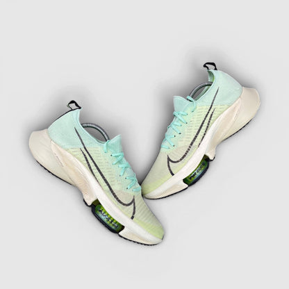 Nike Air Zoom Tempo NEXT% — buty sportowe męskie w bardzo dobrym stanie rozmiar 44.5, widok z góry
