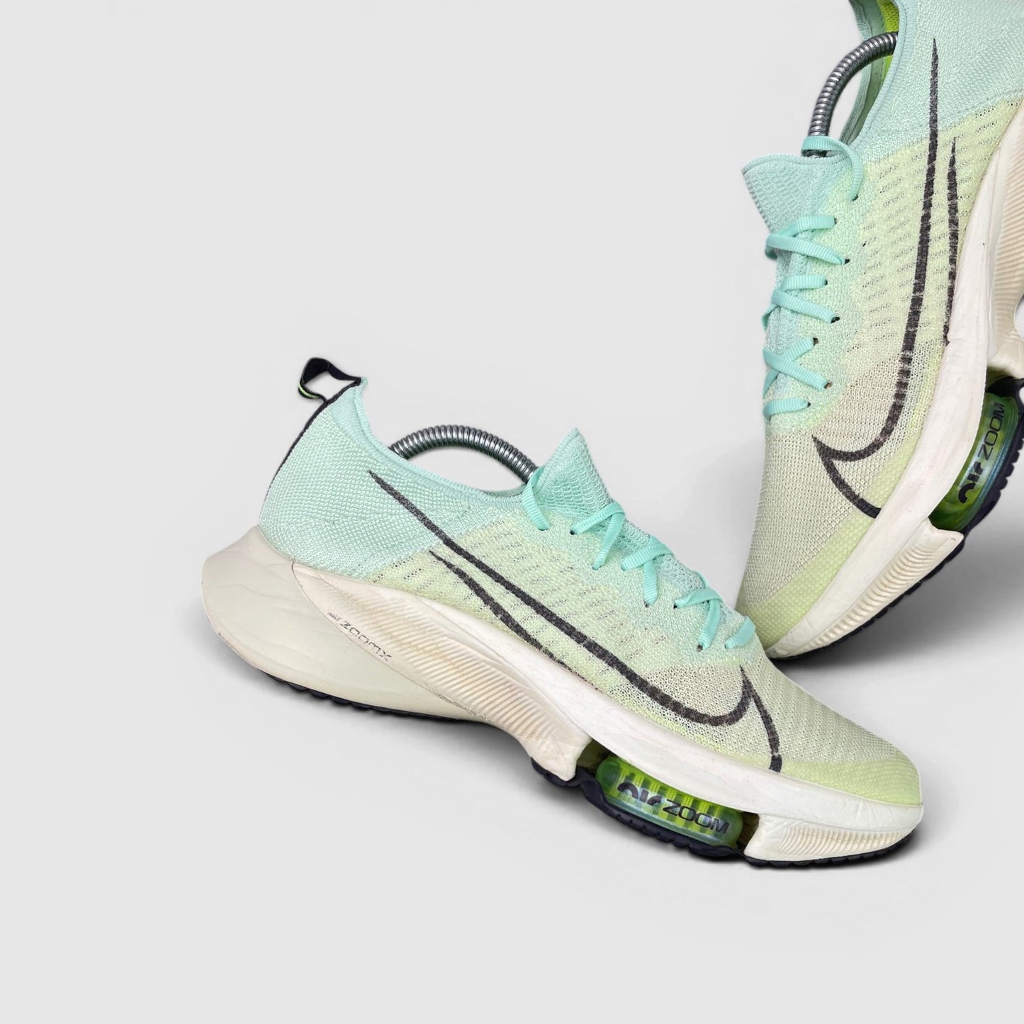 Nike Air Zoom Tempo NEXT% — buty sportowe męskie w bardzo dobrym stanie rozmiar 44.5, boczny profil, lewa strona