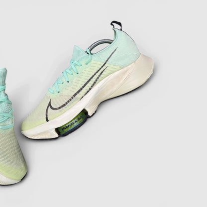 Nike Air Zoom Tempo NEXT% — buty sportowe męskie w bardzo dobrym stanie rozmiar 44.5, boczny profil, prawa strona