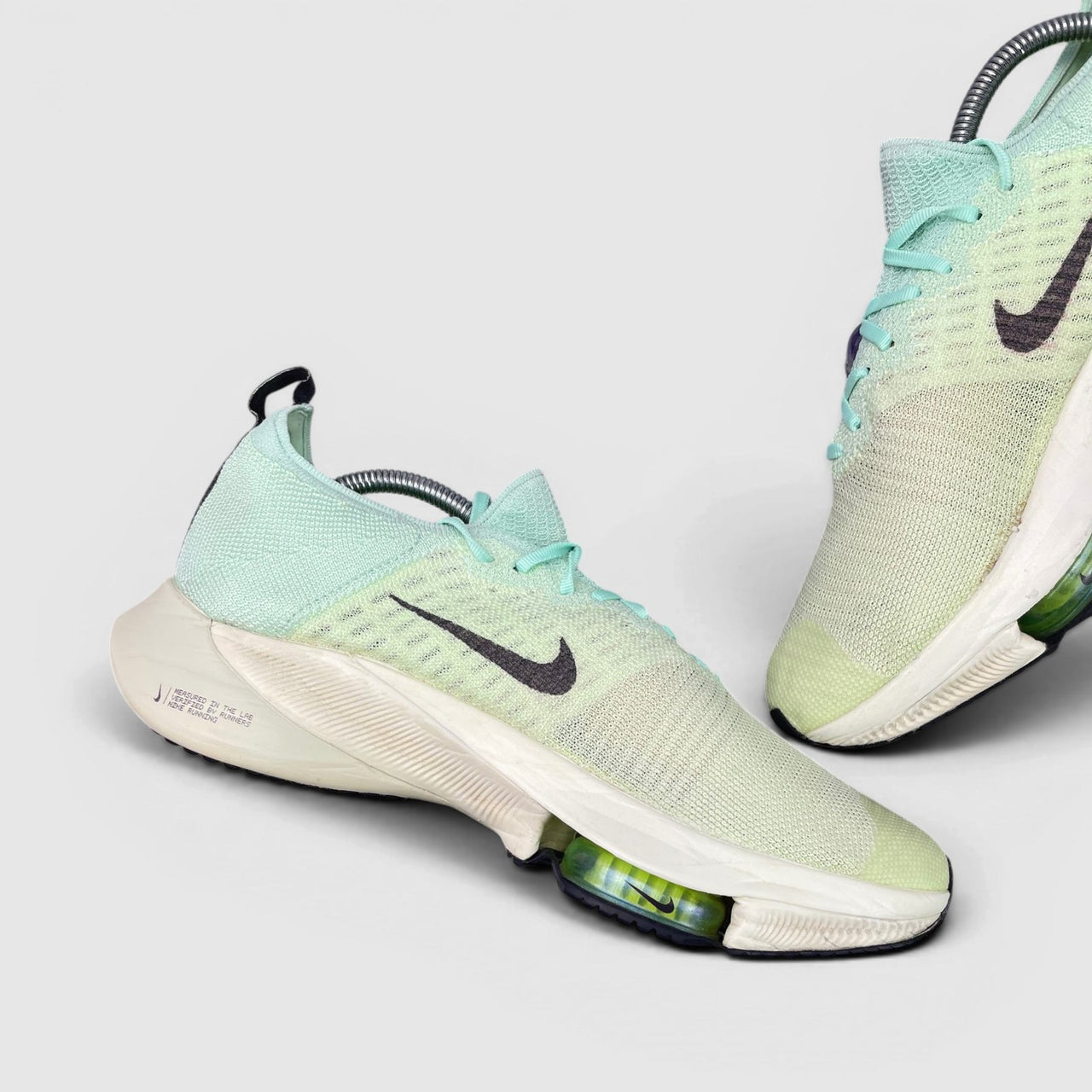 Nike Air Zoom Tempo NEXT% — buty sportowe męskie w bardzo dobrym stanie rozmiar 44.5, boczny profil, lewa strona