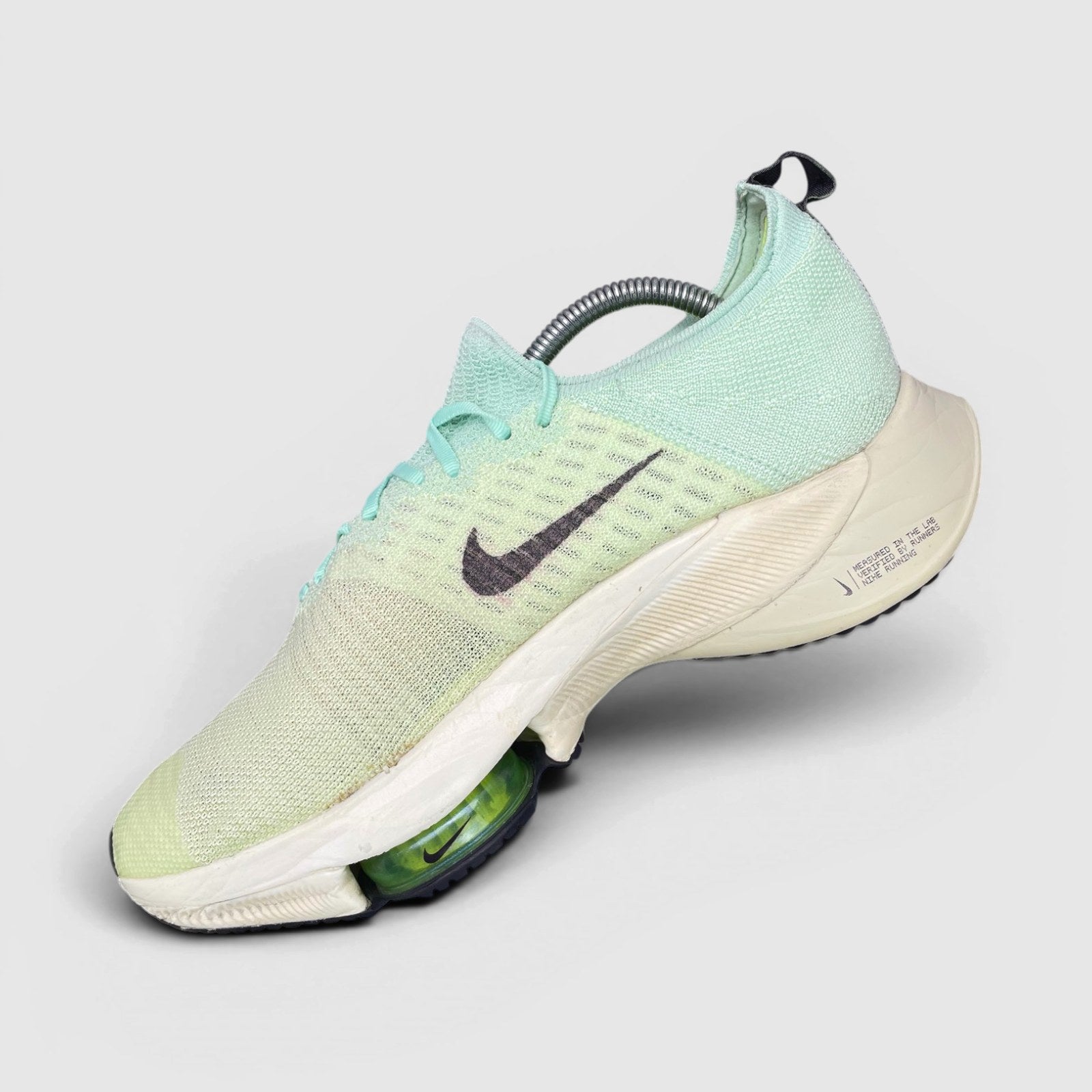 Nike Air Zoom Tempo NEXT% — buty sportowe męskie w bardzo dobrym stanie rozmiar 44.5, boczny profil, prawa strona