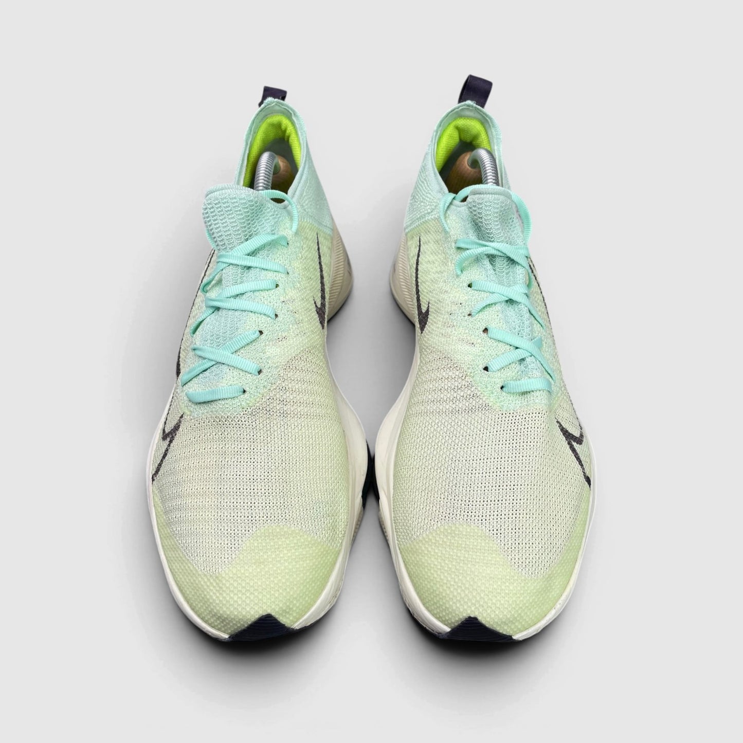 Nike Air Zoom Tempo NEXT% — buty sportowe męskie w bardzo dobrym stanie rozmiar 44.5, widok z przodu
