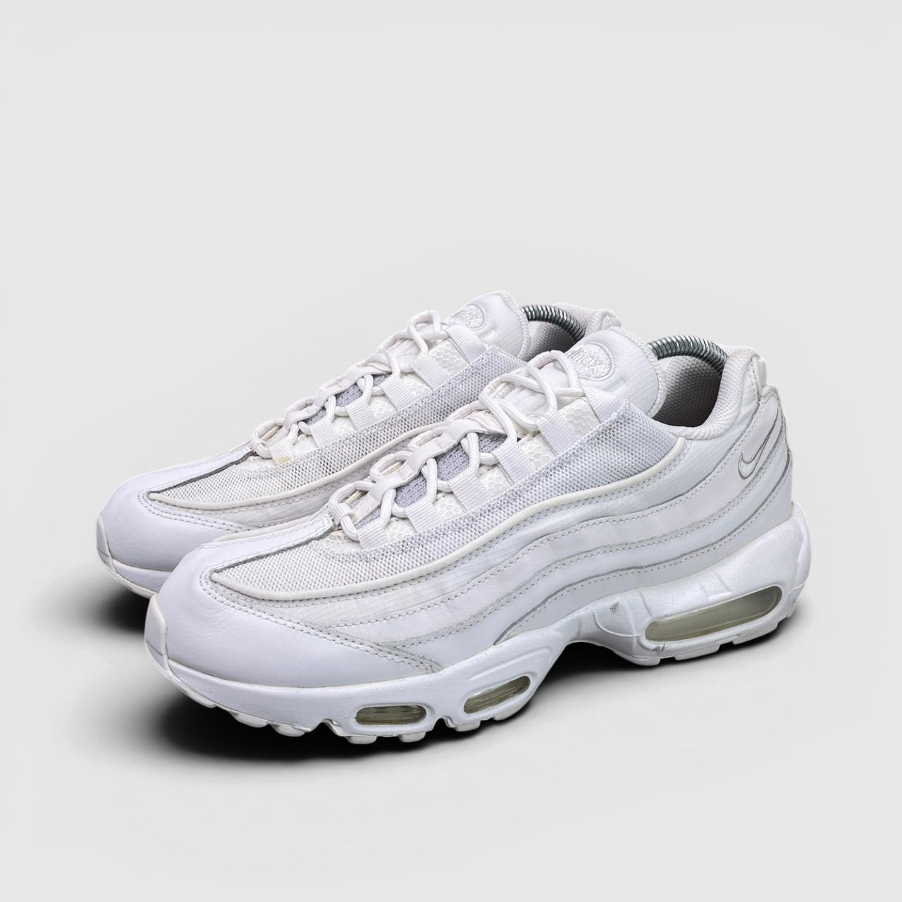 Nike Air Max 95 Essential Triple White — buty sportowe męskie w bardzo dobrym stanie rozmiar 42, para butów