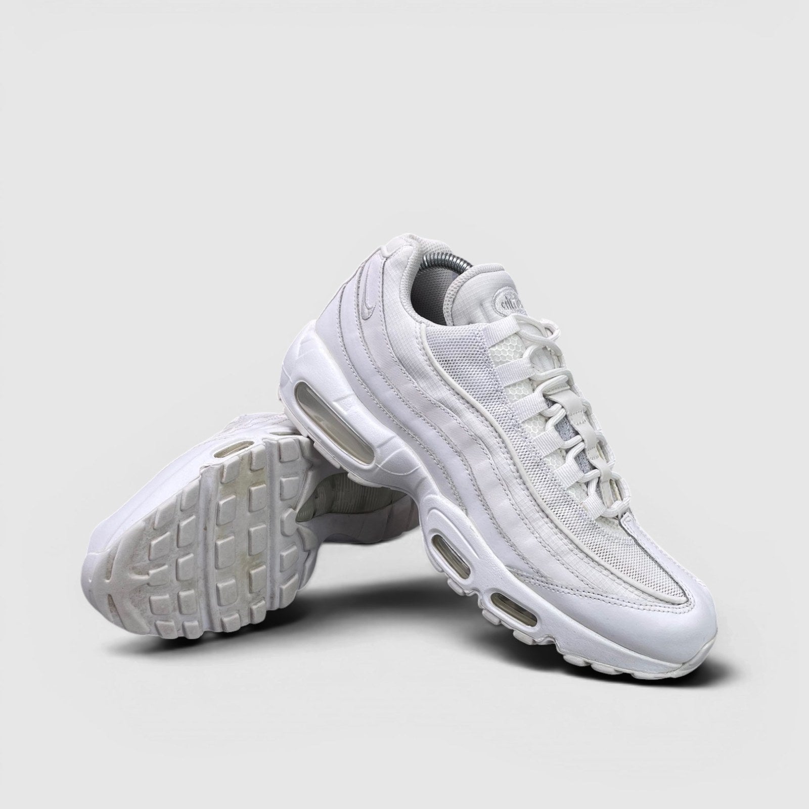 Nike Air Max 95 Essential Triple White — buty sportowe męskie w bardzo dobrym stanie rozmiar 42, para butów