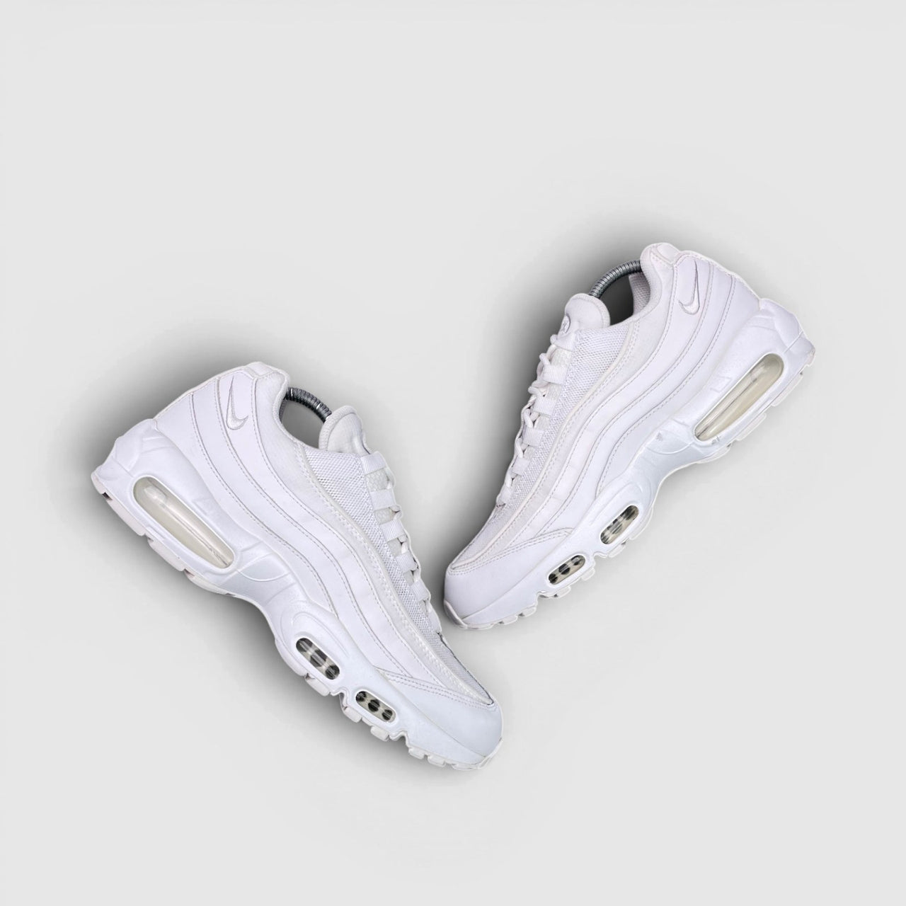 Nike Air Max 95 Essential Triple White — buty sportowe męskie w bardzo dobrym stanie rozmiar 42, para butów