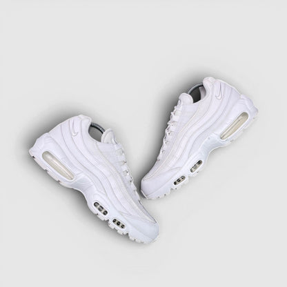 Nike Air Max 95 Essential Triple White — buty sportowe męskie w bardzo dobrym stanie rozmiar 42, para butów