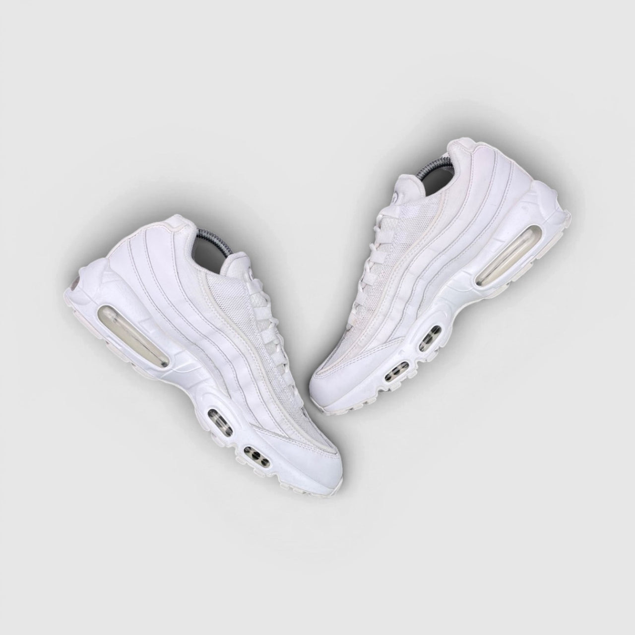 Nike Air Max 95 Essential Triple White — buty sportowe męskie w bardzo dobrym stanie rozmiar 42, para butów