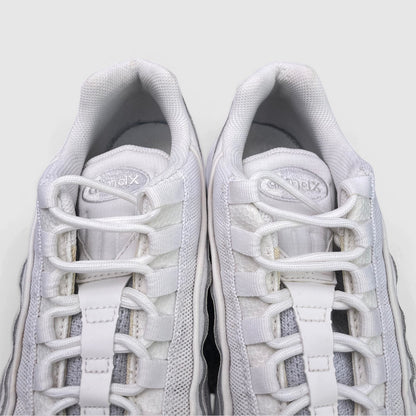 Nike Air Max 95 Essential Triple White — buty sportowe męskie w bardzo dobrym stanie rozmiar 42, widok z góry