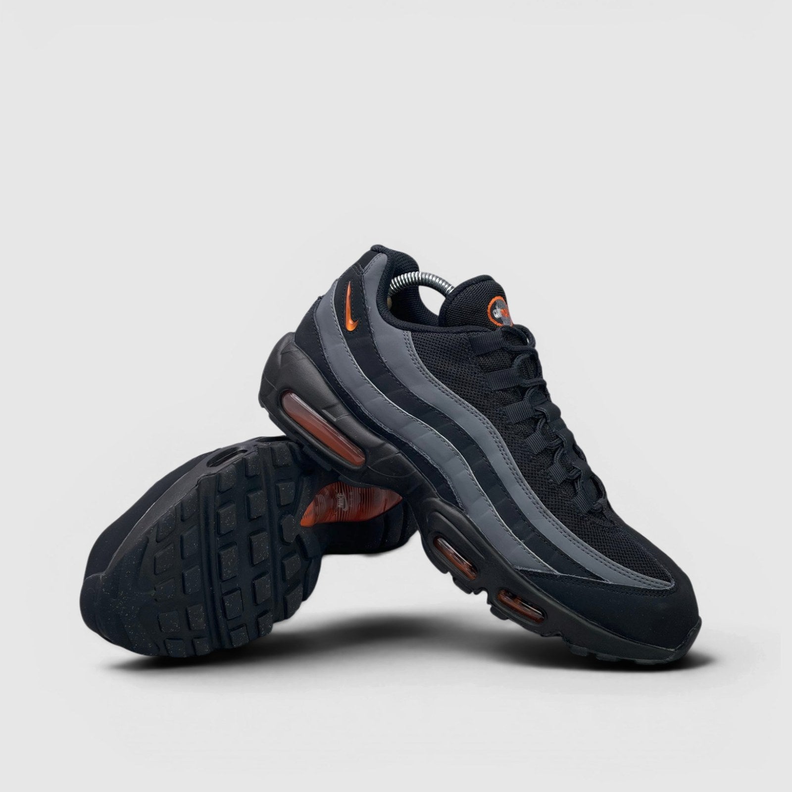 Nike Air Max 95 Black/Grey Safety Orange — buty sportowe męskie w bardzo dobrym stanie rozmiar 44, para butów
