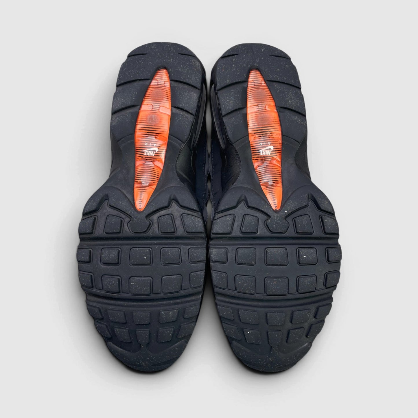 Nike Air Max 95 Black/Grey Safety Orange — buty sportowe męskie w bardzo dobrym stanie rozmiar 44, podeszwa