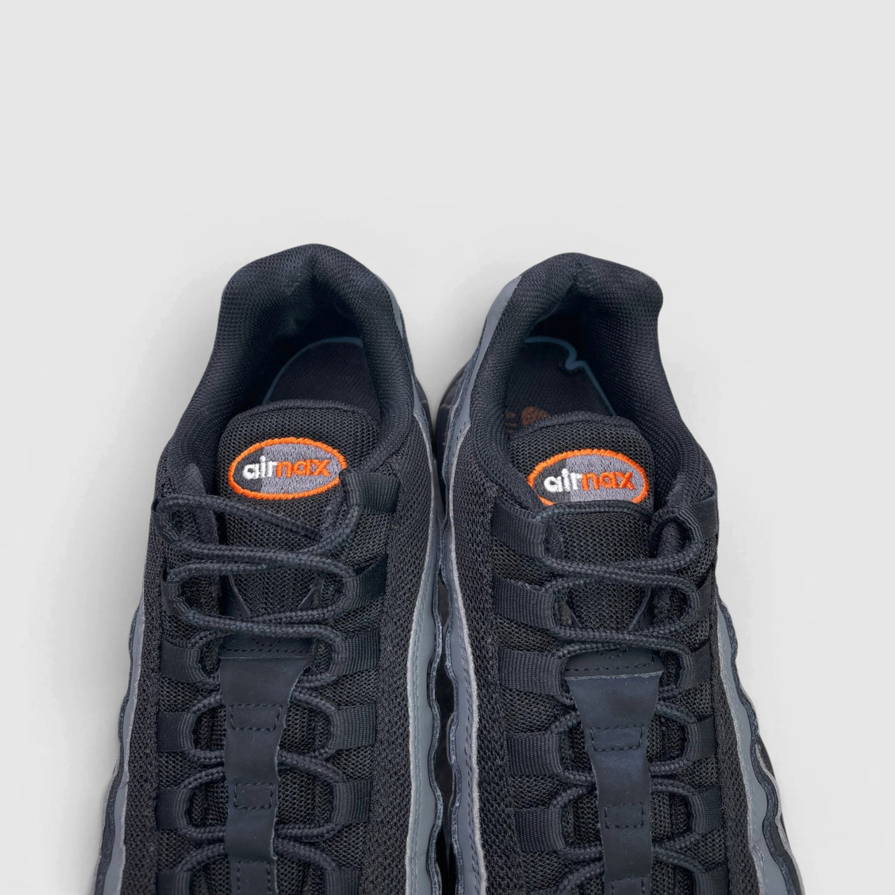 Nike Air Max 95 Black/Grey Safety Orange — buty sportowe męskie w bardzo dobrym stanie rozmiar 44, język buta