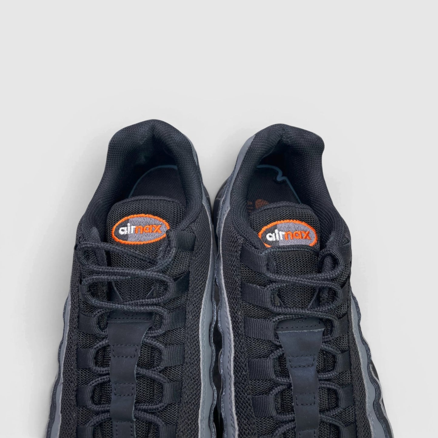 Nike Air Max 95 Black/Grey Safety Orange — buty sportowe męskie w bardzo dobrym stanie rozmiar 44, język buta