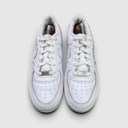 Nike Air Force 1 Low Triple White — buty sportowe damskie w bardzo dobrym stanie rozmiar 38.5, widok z góry