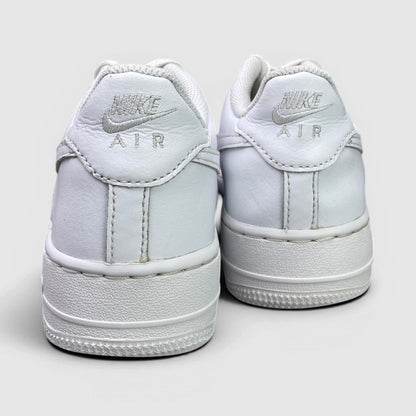 Nike Air Force 1 Low Triple White — buty sportowe damskie w bardzo dobrym stanie rozmiar 38.5, widok z tyłu