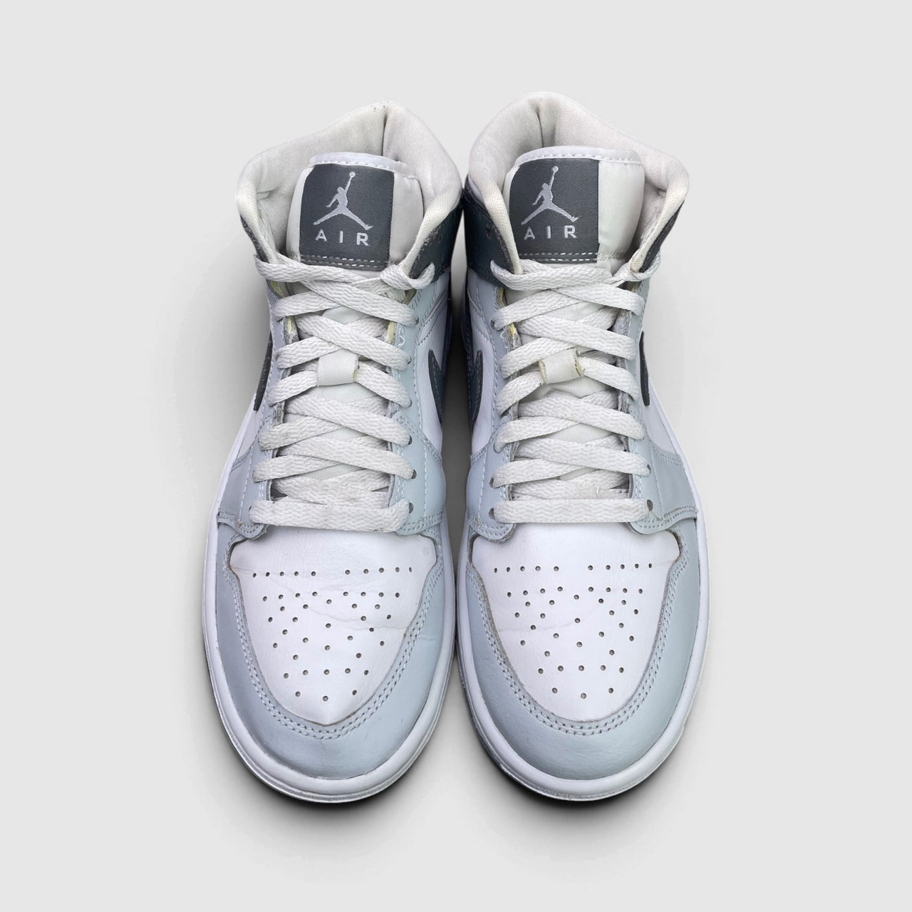 Nike Air Jordan 1 Mid White Smoke Grey — buty sportowe damskie w bardzo dobrym stanie rozmiar 38, widok z góry