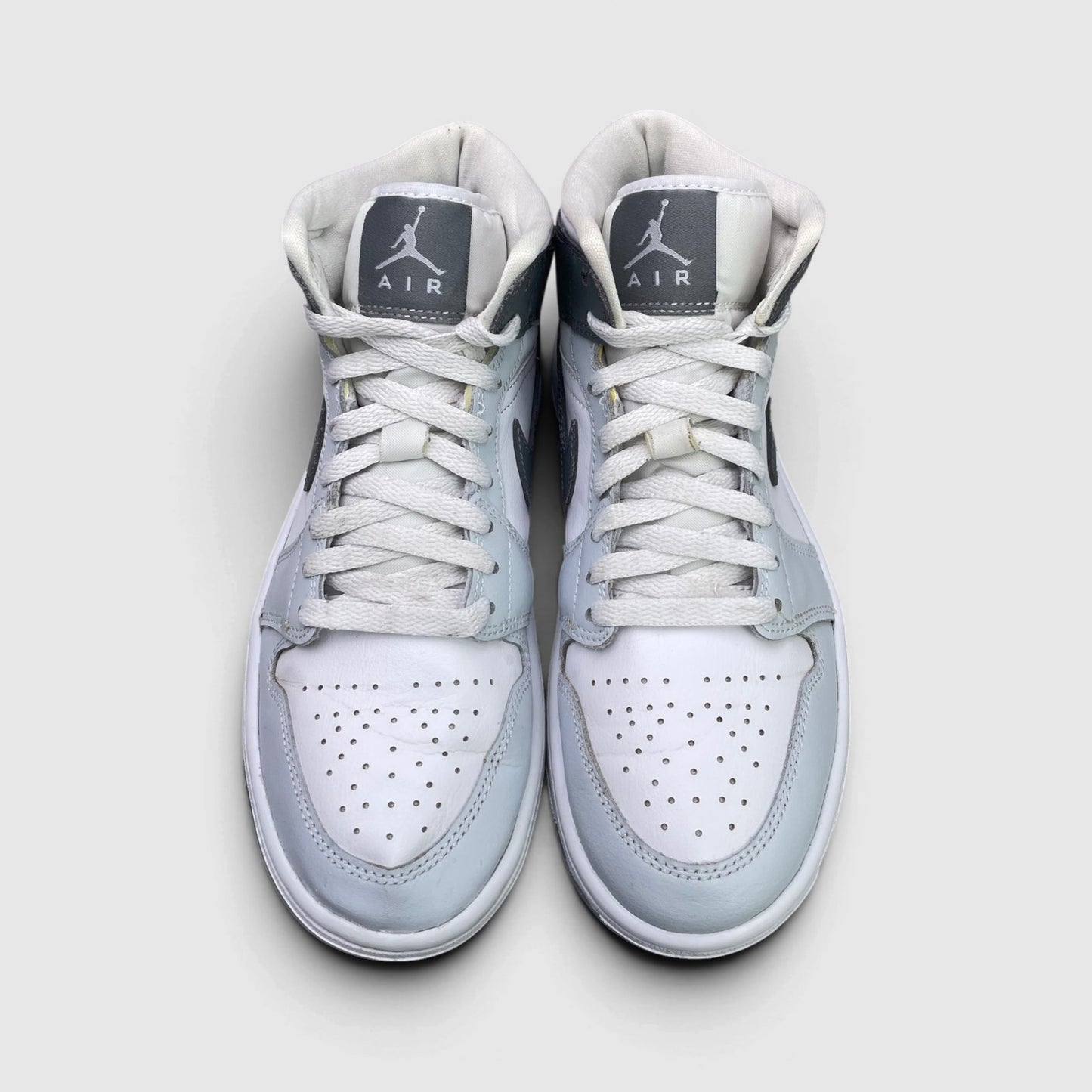 Nike Air Jordan 1 Mid White Smoke Grey — buty sportowe damskie w bardzo dobrym stanie rozmiar 38, widok z góry