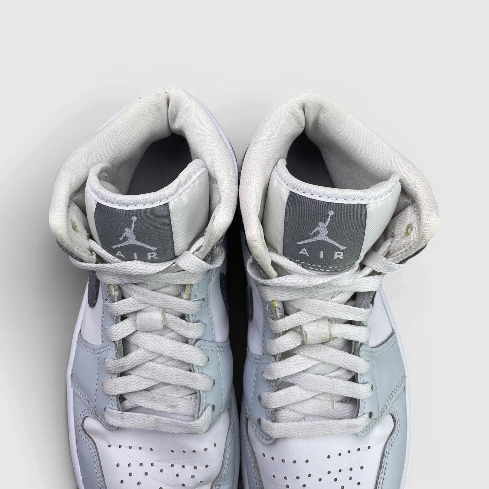 Nike Air Jordan 1 Mid White Smoke Grey — buty sportowe damskie w bardzo dobrym stanie rozmiar 38, widok z góry