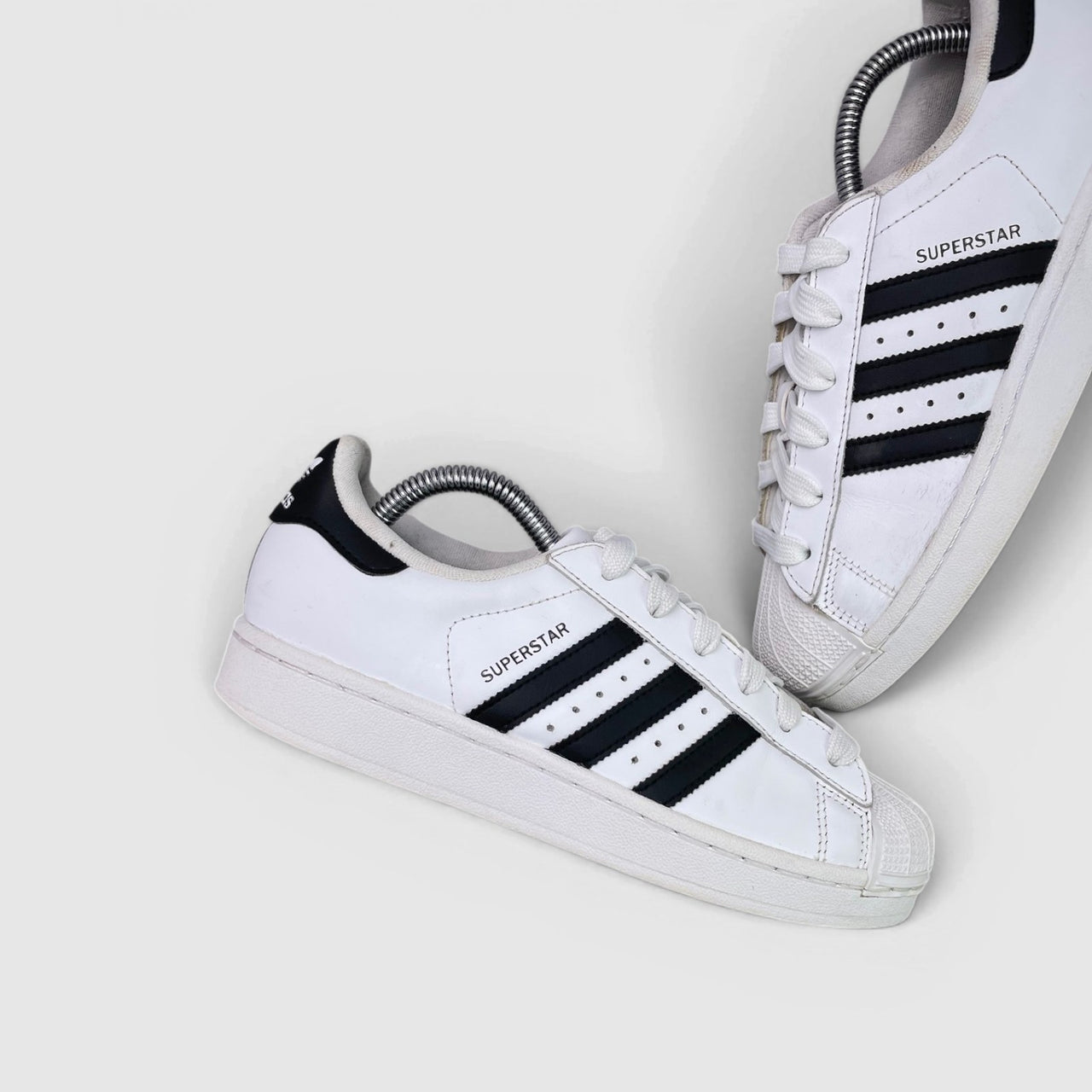 Adidas Superstar II Cloud White Black — buty sportowe damskie w bardzo dobrym stanie rozmiar 38, boczny profil, lewa strona