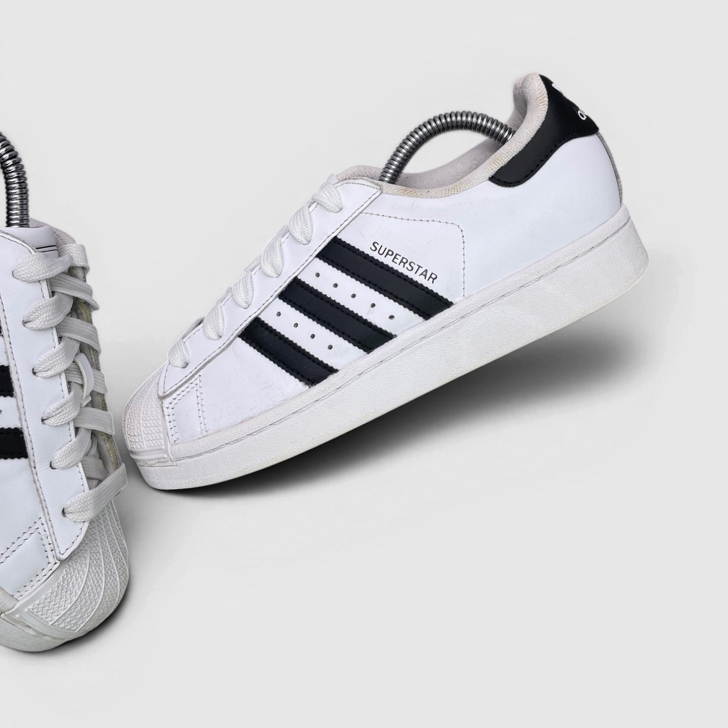 Adidas Superstar II Cloud White Black — buty sportowe damskie w bardzo dobrym stanie rozmiar 38, boczny profil, lewa strona