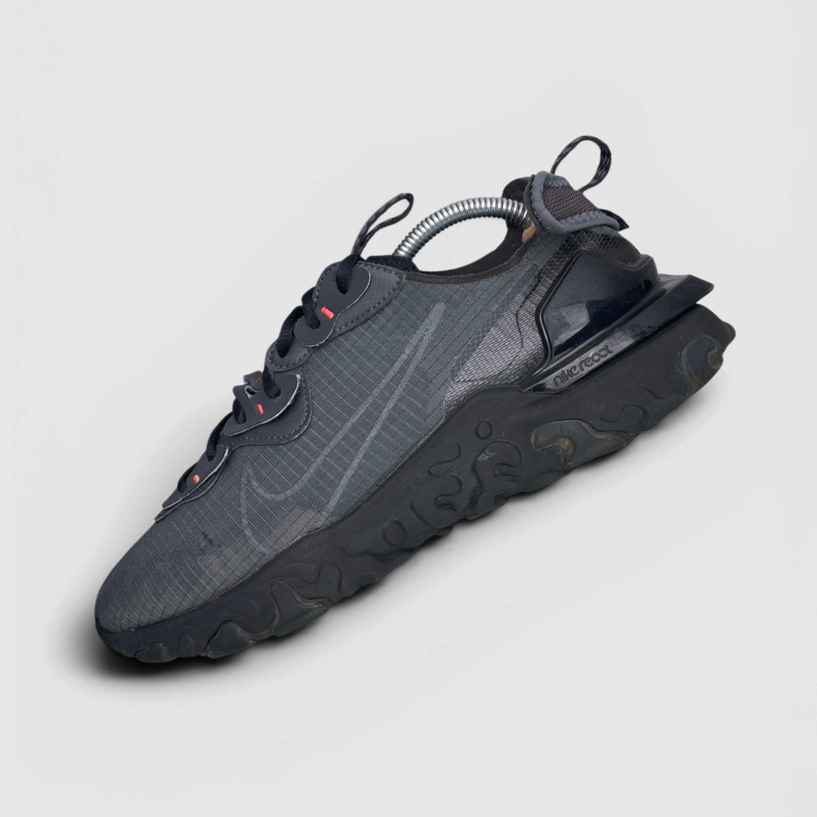 Nike React Vision Anthracite — buty sportowe męskie w bardzo dobrym stanie rozmiar 44, boczny profil, prawa strona