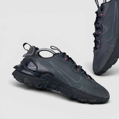 Nike React Vision Anthracite — buty sportowe męskie w bardzo dobrym stanie rozmiar 44, boczny profil, lewa strona