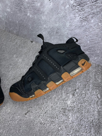 Nike Air More Uptempo Low Black Gum - buty sportowe, widok z góry na wewnętrzną stronę butów