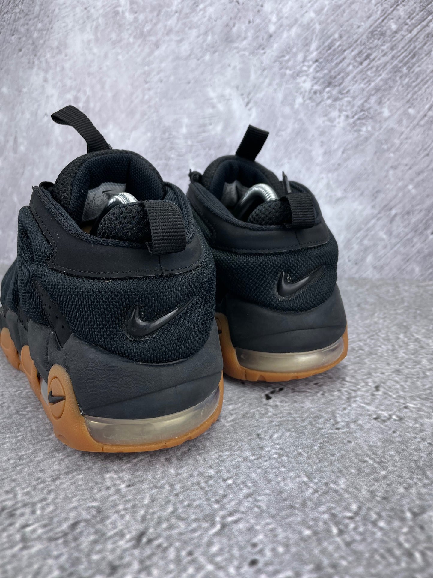 Nike Air More Uptempo Low Black Gum - buty sportowe, widok z tyłu