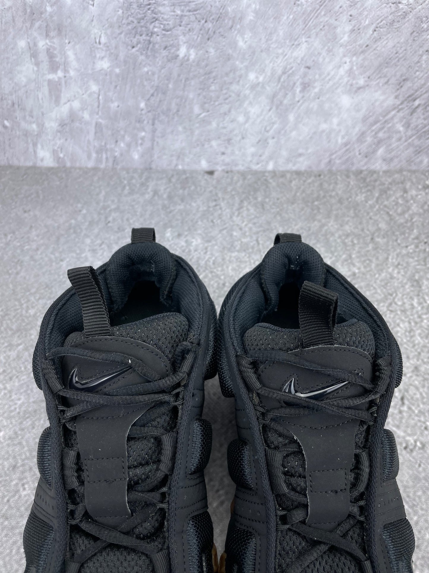 Nike Air More Uptempo Low Black Gum - buty sportowe, zapiętki butów