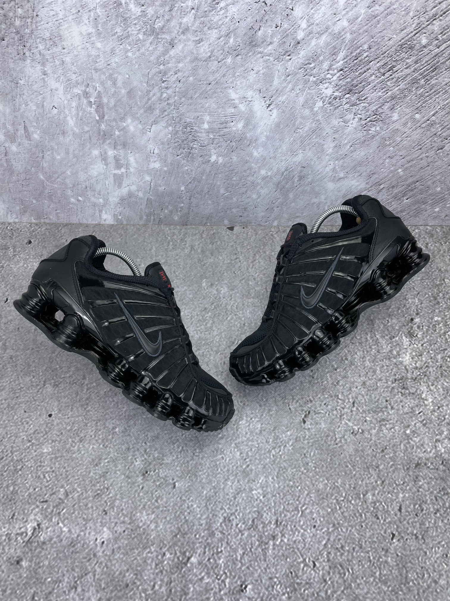 Nike Shox TL Black - buty sportowe, widok z góry na zewnętrzną stronę butów