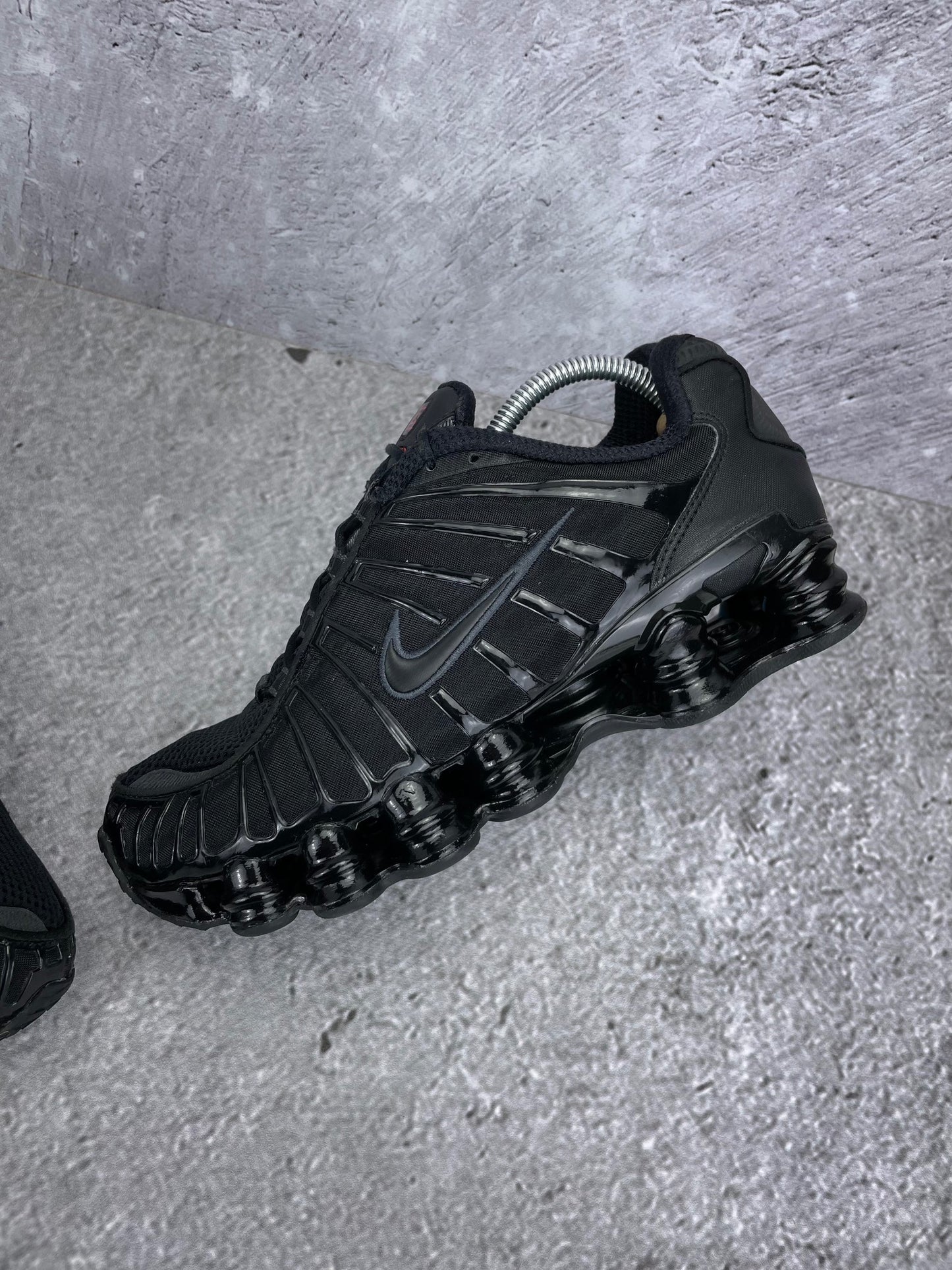 Nike Shox TL Black - buty sportowe, widok z góry na wewnętrzną stronę butów