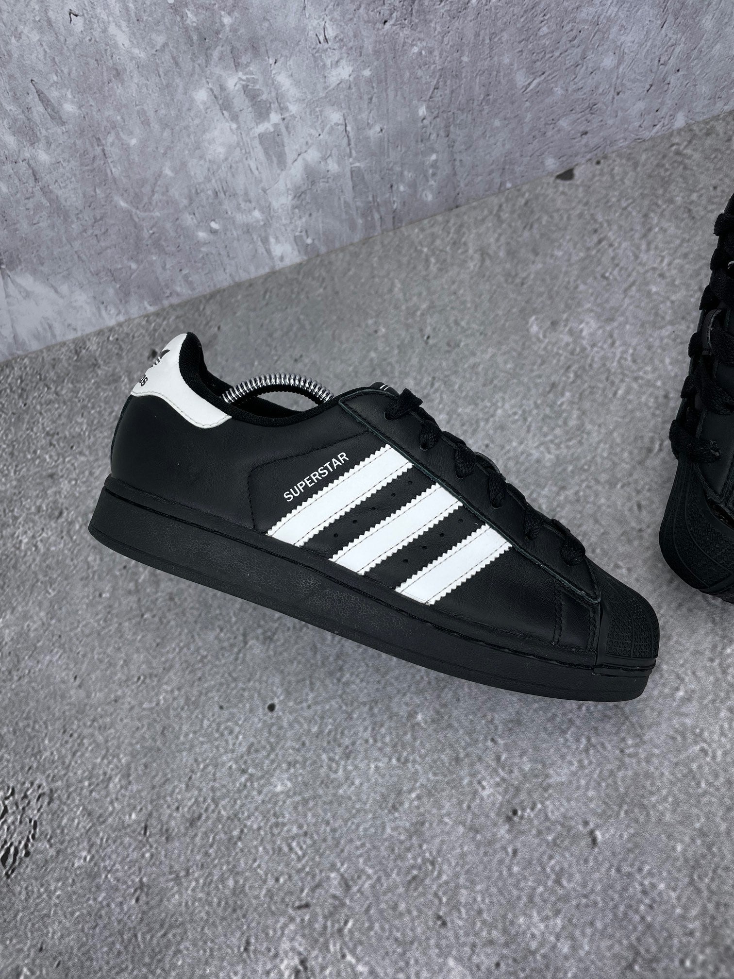 adidas Superstar II Black White - buty sportowe, zewnętrzny panel lewego buta