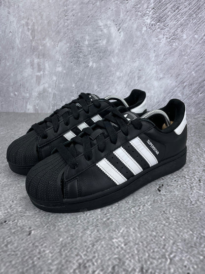 adidas Superstar II Black White - buty sportowe, widok z boku na tle studyjnym