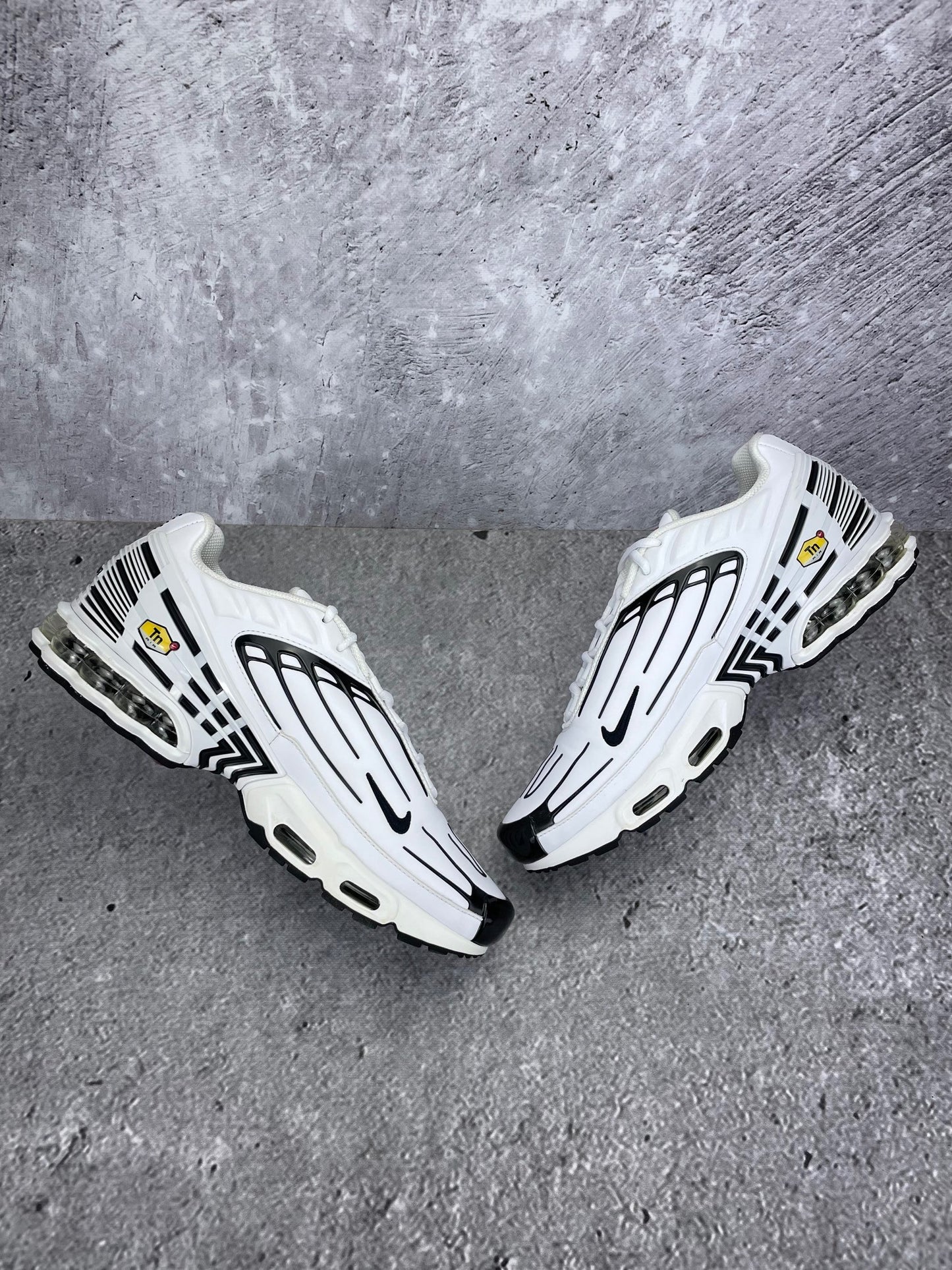 Nike Air Max Plus III Leather CK6716-100 - buty sportowe, zewnętrzny panel prawego buta