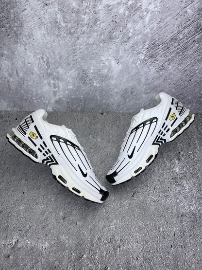 Nike Air Max Plus III Leather CK6716-100 - buty sportowe, zewnętrzny panel prawego buta