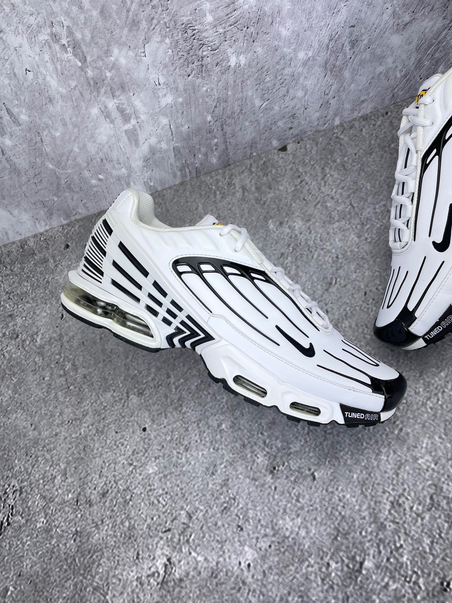 Nike Air Max Plus III Leather CK6716-100 - buty sportowe, zewnętrzny panel lewego buta