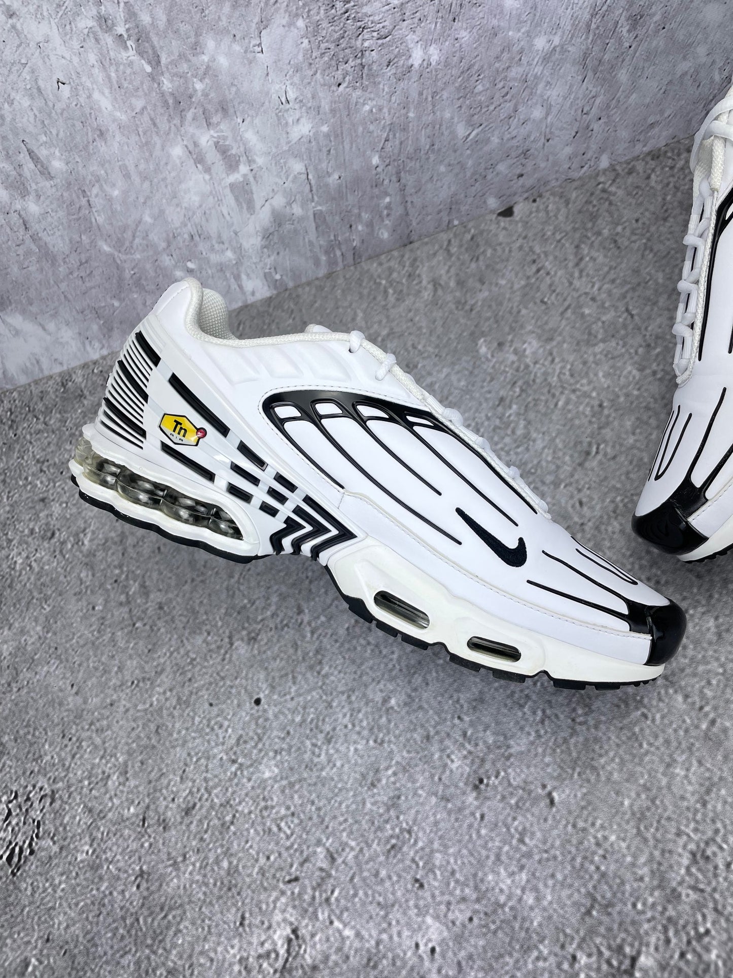 Nike Air Max Plus III Leather CK6716-100 - buty sportowe, wewnętrzny panel lewego buta