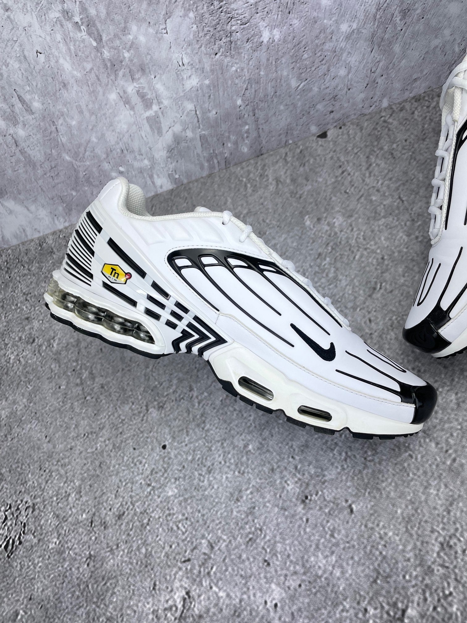 Nike Air Max Plus III Leather CK6716-100 - buty sportowe, wewnętrzny panel lewego buta