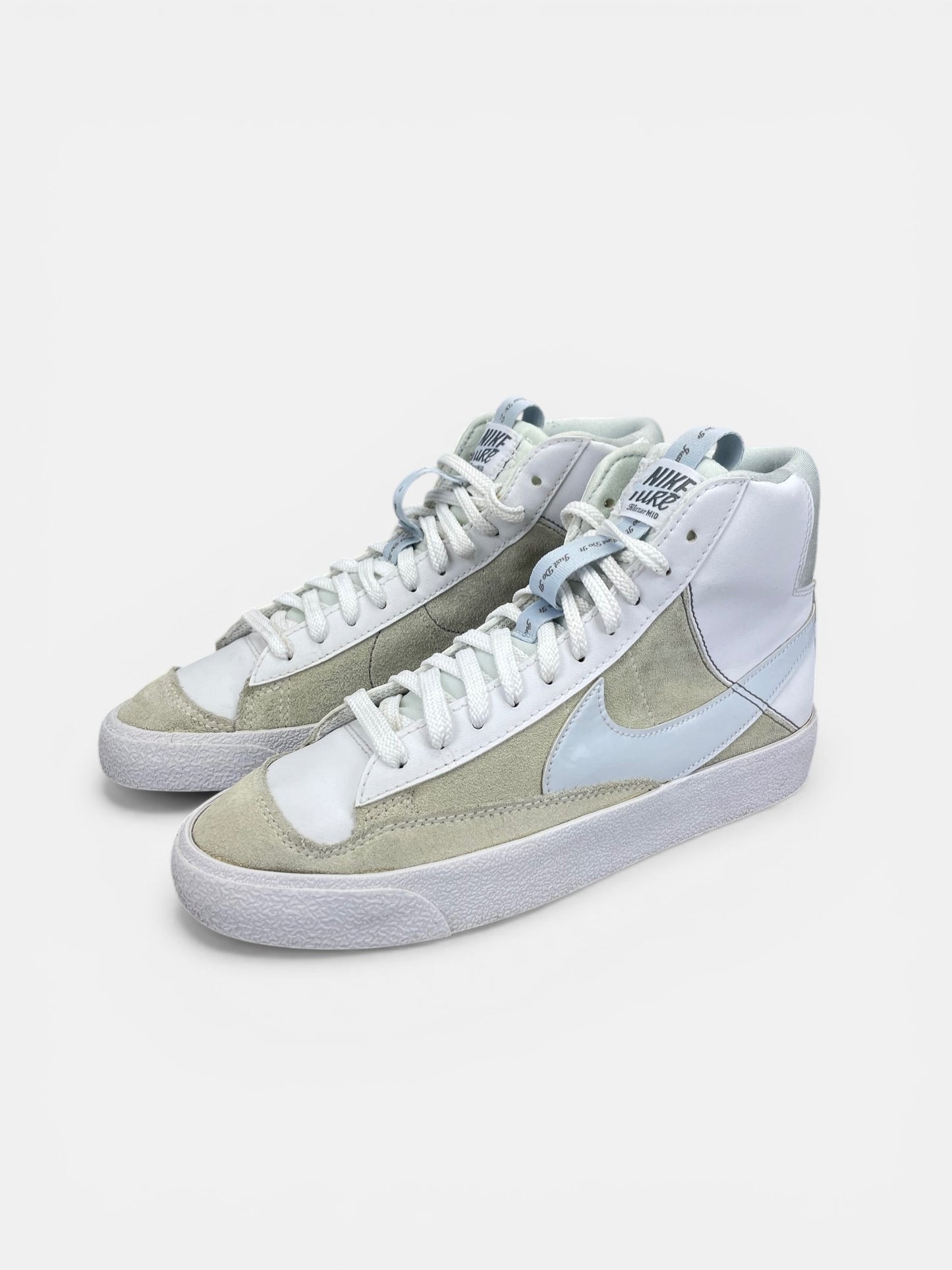 Nike Blazer Mid '77 SE DH8640-103 - buty sportowe, widok z boku