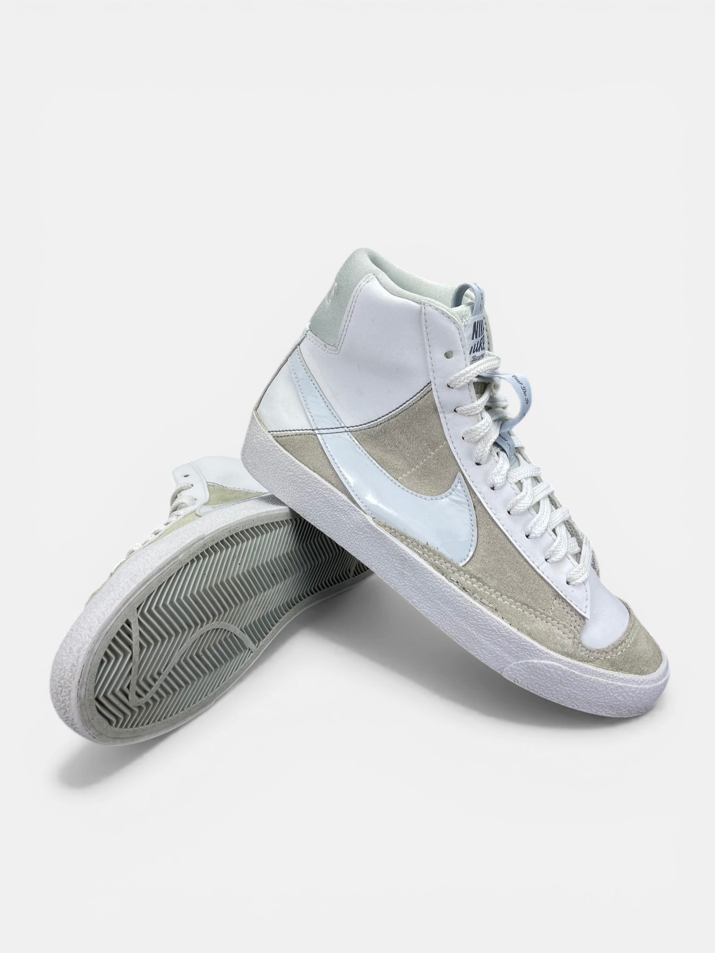 Nike Blazer Mid '77 SE DH8640-103 - buty sportowe, boczny profil