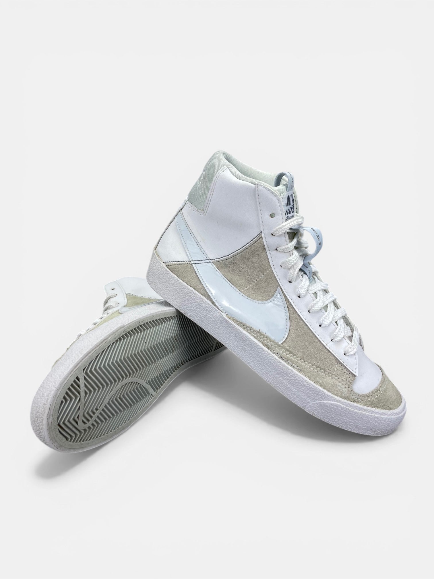 Nike Blazer Mid '77 SE DH8640-103 - buty sportowe, boczny profil