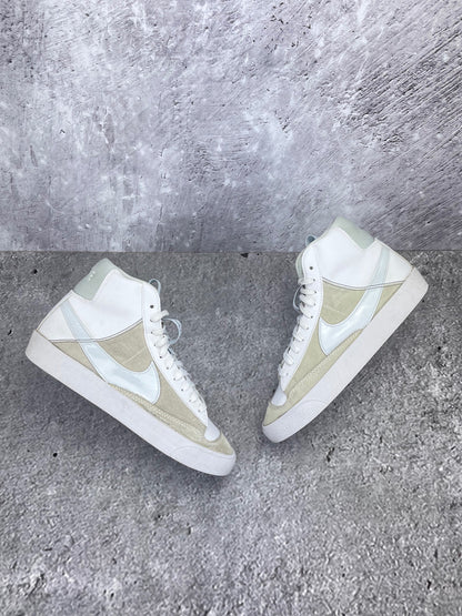 Nike Blazer Mid '77 SE DH8640-103 - buty sportowe, widok z góry na zewnętrzną stronę butów
