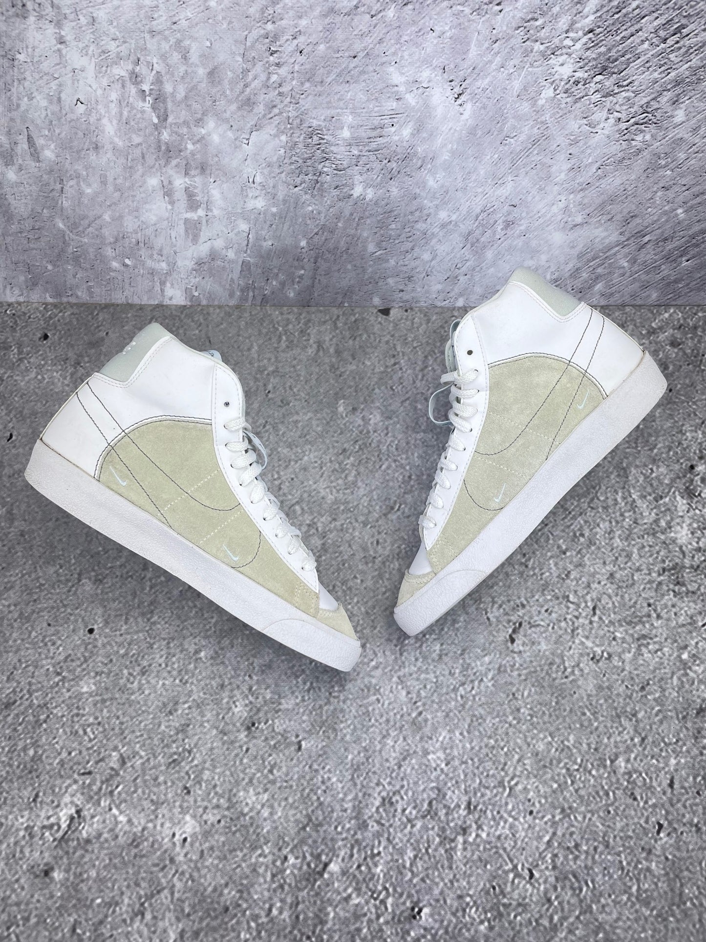 Nike Blazer Mid '77 SE DH8640-103 - buty sportowe, zewnętrzny panel prawego buta