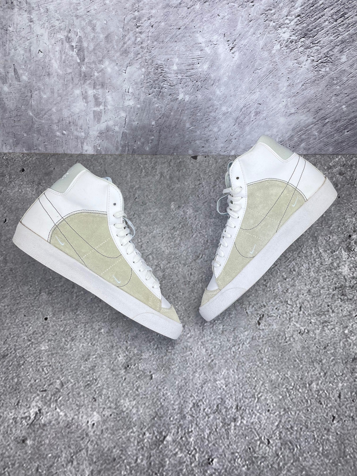 Nike Blazer Mid '77 SE DH8640-103 - buty sportowe, zewnętrzny panel prawego buta