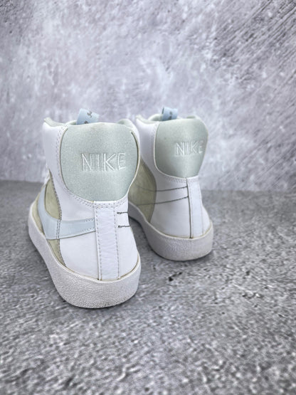 Nike Blazer Mid '77 SE DH8640-103 - buty sportowe, widok z tyłu