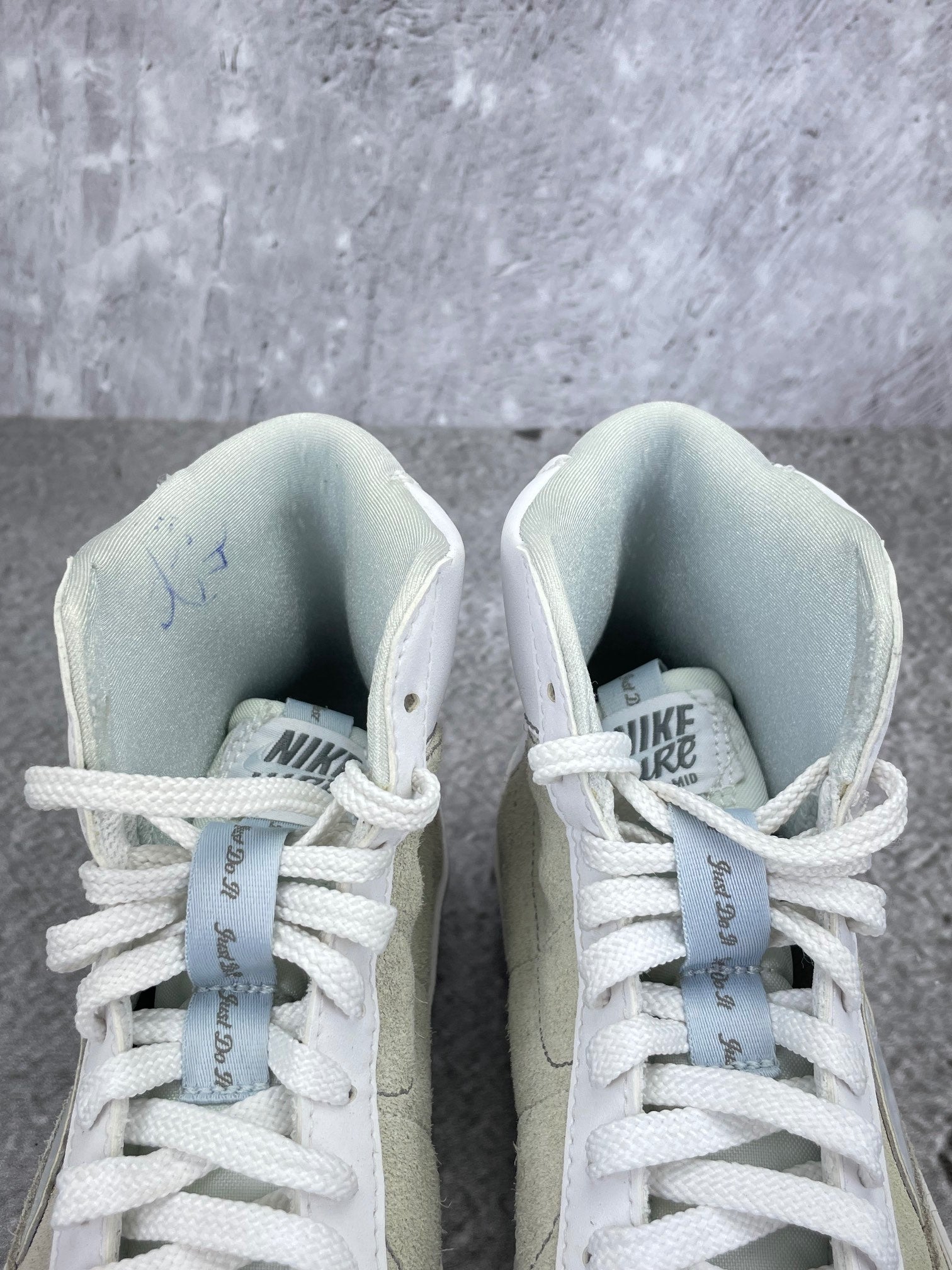 Nike Blazer Mid '77 SE DH8640-103 - buty sportowe, zapiętki butów