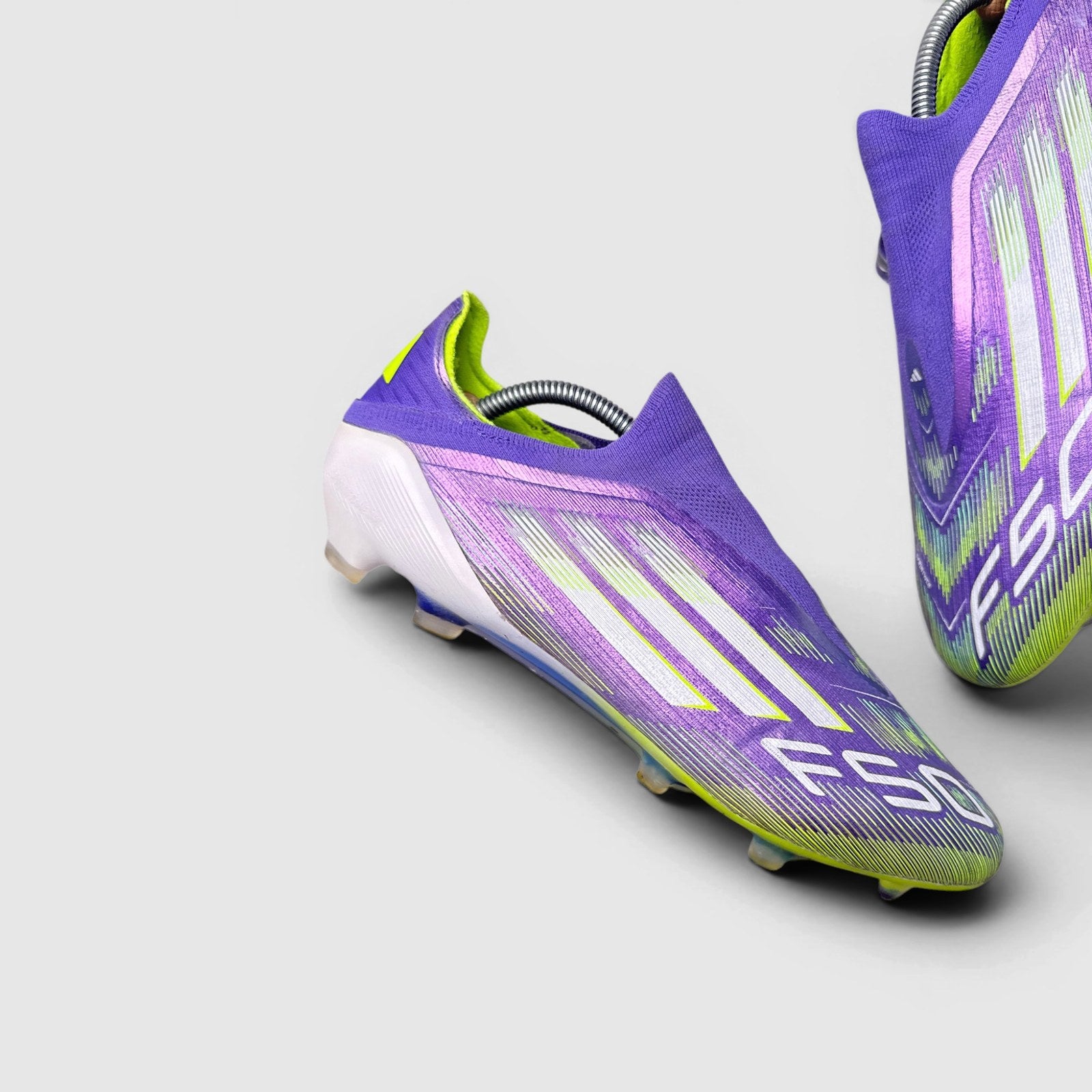 Adidas F50 Elite Laceless Firm Ground Radiant Blaze Pack — buty sportowe męskie w dobrym stanie rozmiar 44 2/3, boczny profil, lewa strona