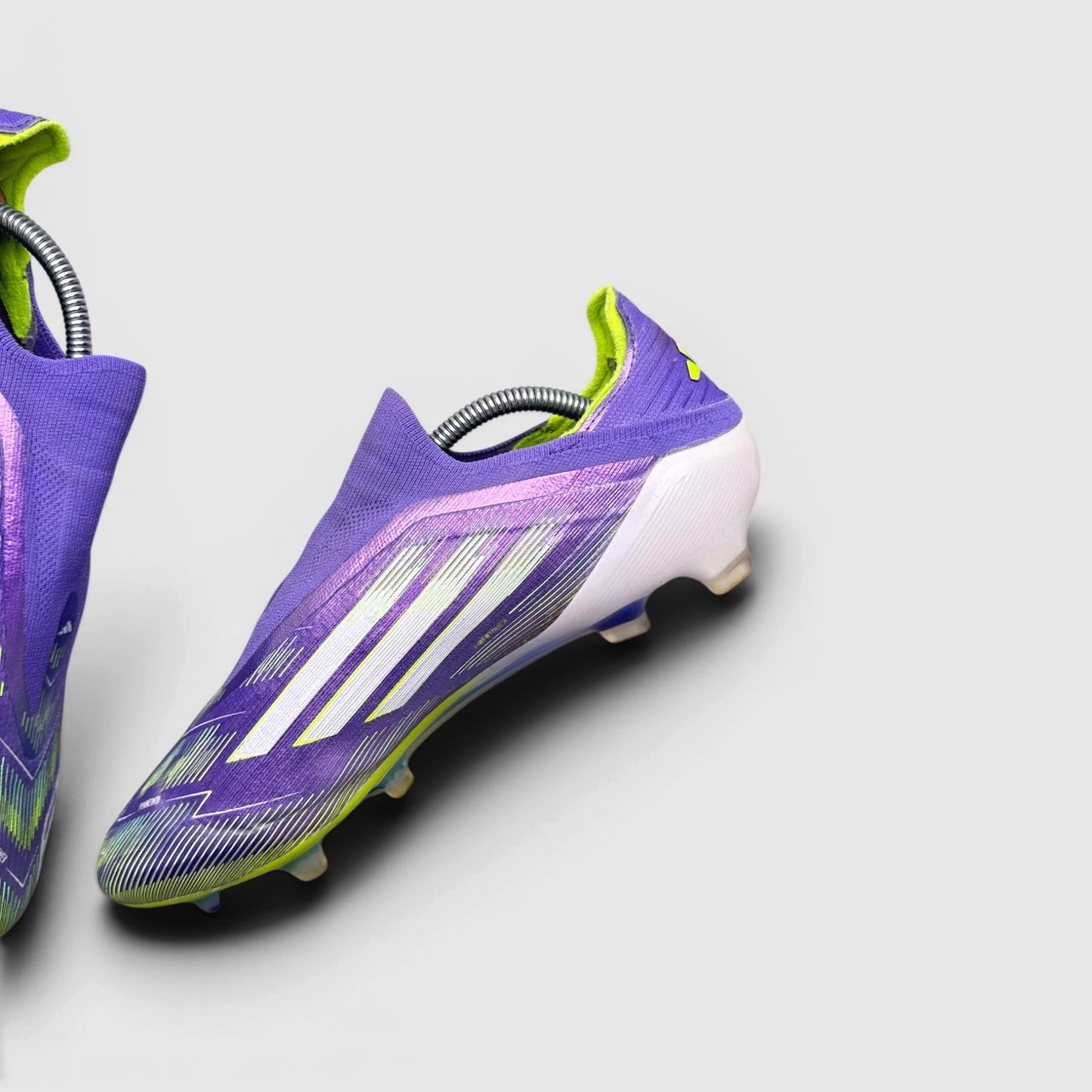 Adidas F50 Elite Laceless Firm Ground Radiant Blaze Pack — buty sportowe męskie w dobrym stanie rozmiar 44 2/3, boczny profil, prawa strona