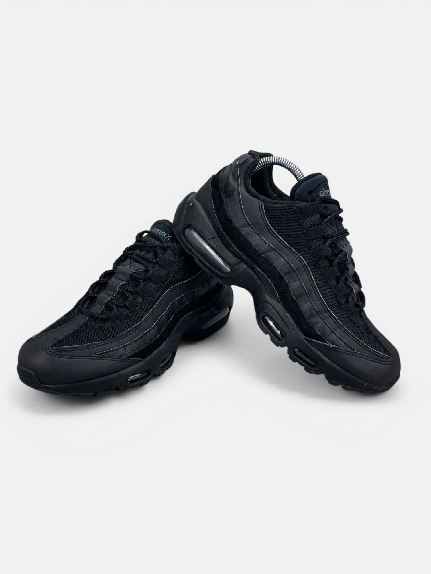 Nike Air Max 95 Essential Triple Black - buty sportowe, boczny profil