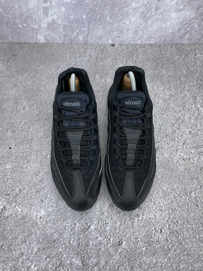 Nike Air Max 95 Essential Triple Black - buty sportowe, widok z góry