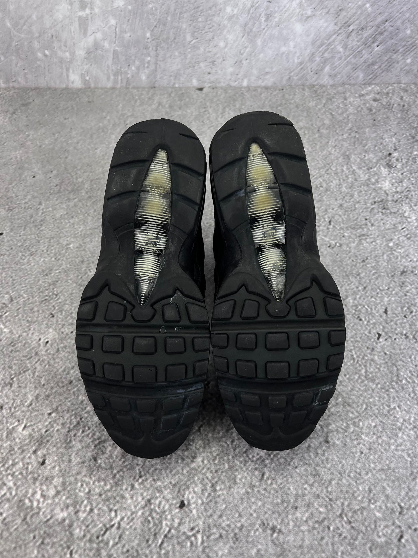 Nike Air Max 95 Essential Triple Black - buty sportowe, podeszwa